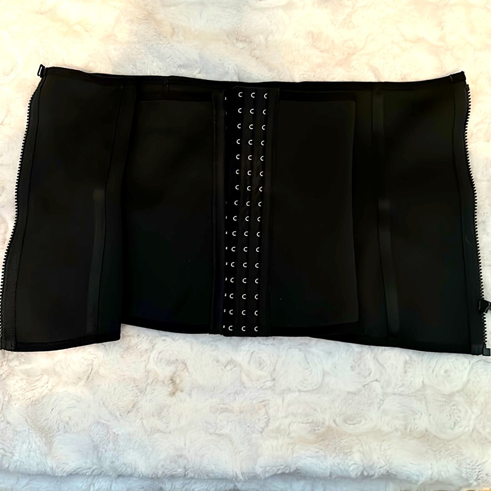Compression garment/waist trainer